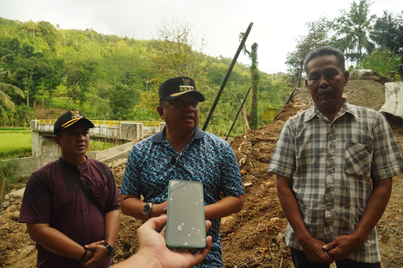 Bupati Garut Tinjau Jembatan Cibera yang Sempat Viral, Pastikan Akses Penghubung Antar Kecamatan Segera Rampung